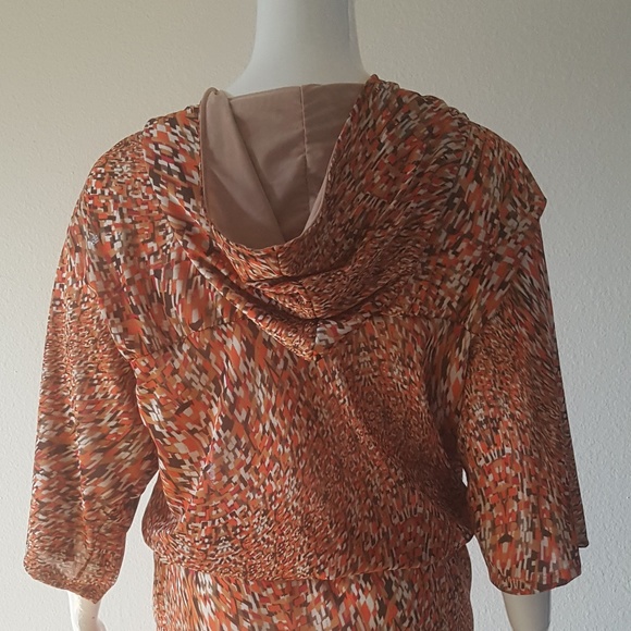 Plus size Casual Dress made from Multi-print fabric. - Picture 8 of 9